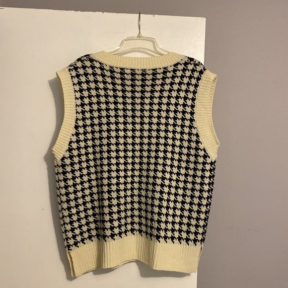 Double Zero Women’s  Oversized Houndstooth Sweater Vest - Picture 6 of 6